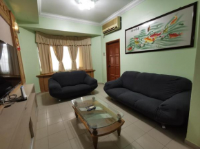 DIY Palm Court 3BR Apartment, 7 Guests